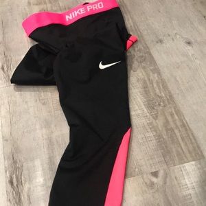😍 NWOT Nike Pro Women’s XS - Dri Fit Cropped